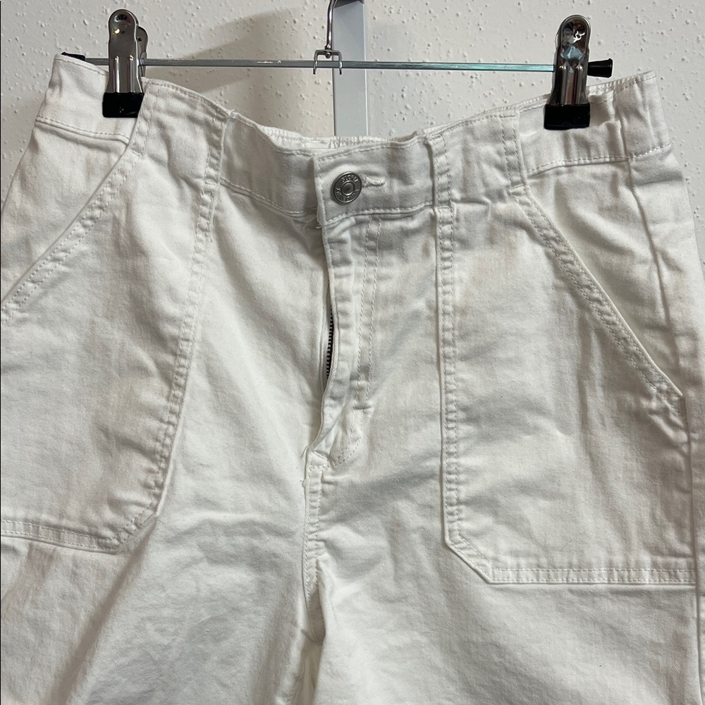 Gloria Vanderbilt Women's Classic White Bermudas - Picture 5 of 7